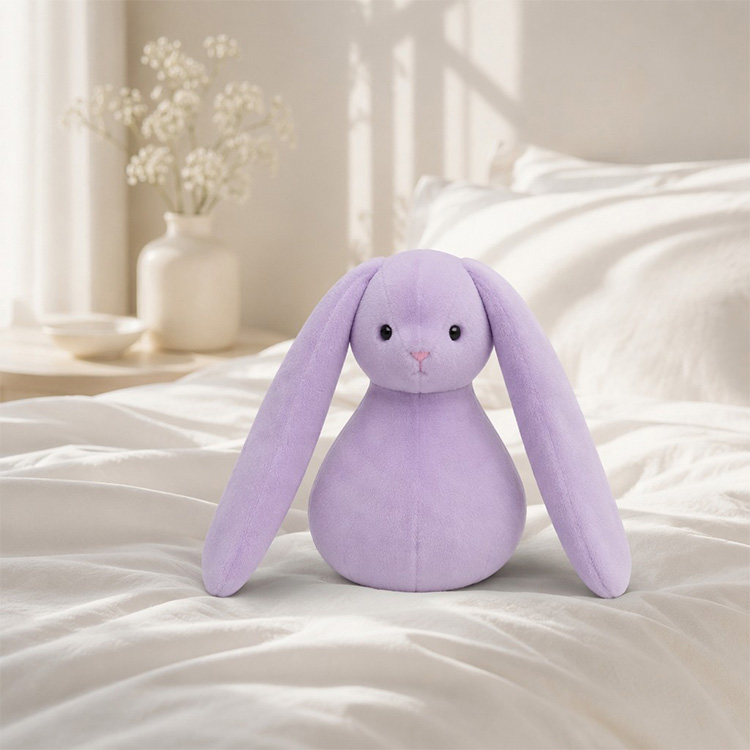 Peluche lapin à oreilles violettes